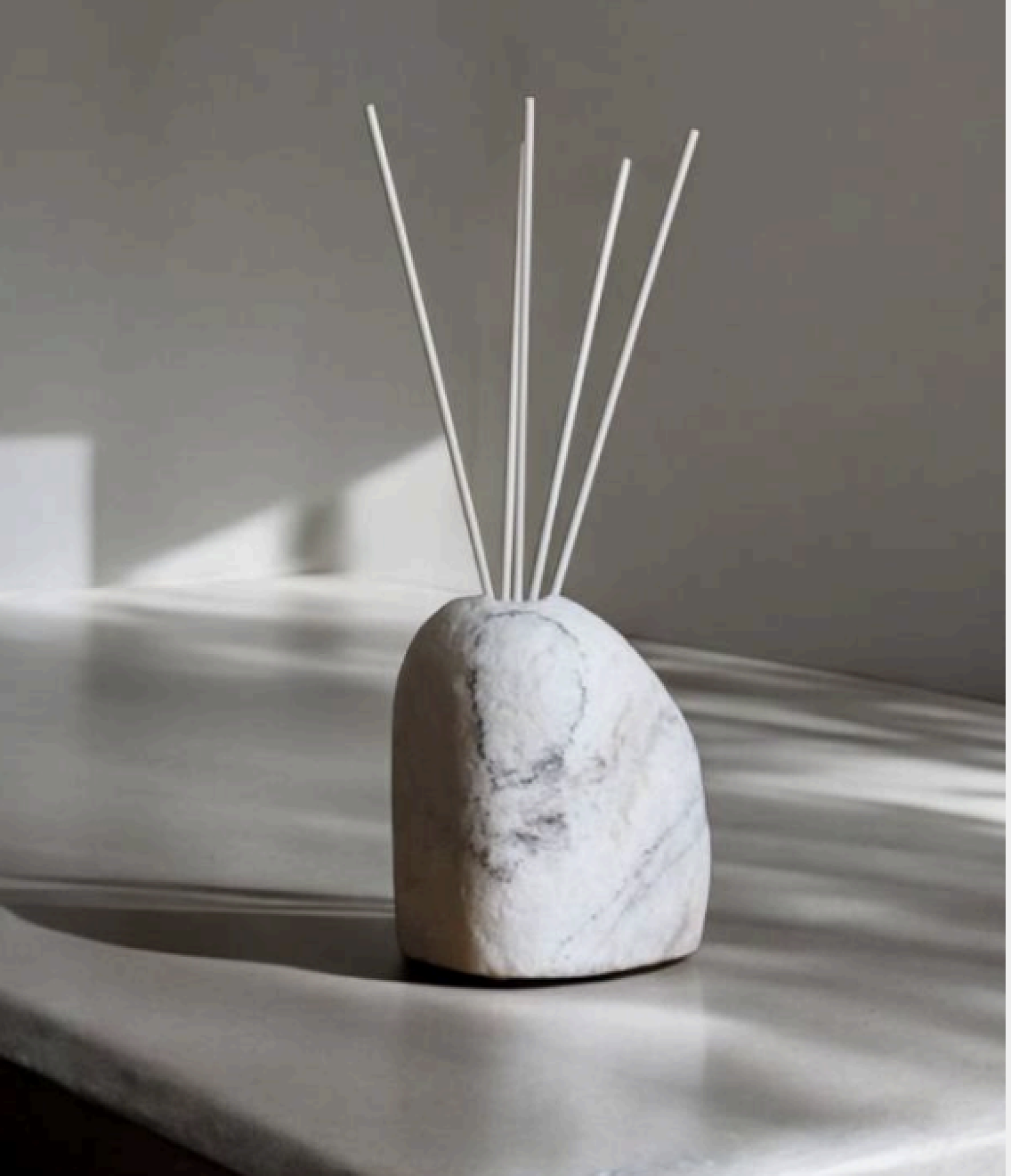 Білий-мармур-з-чорними-прожилками