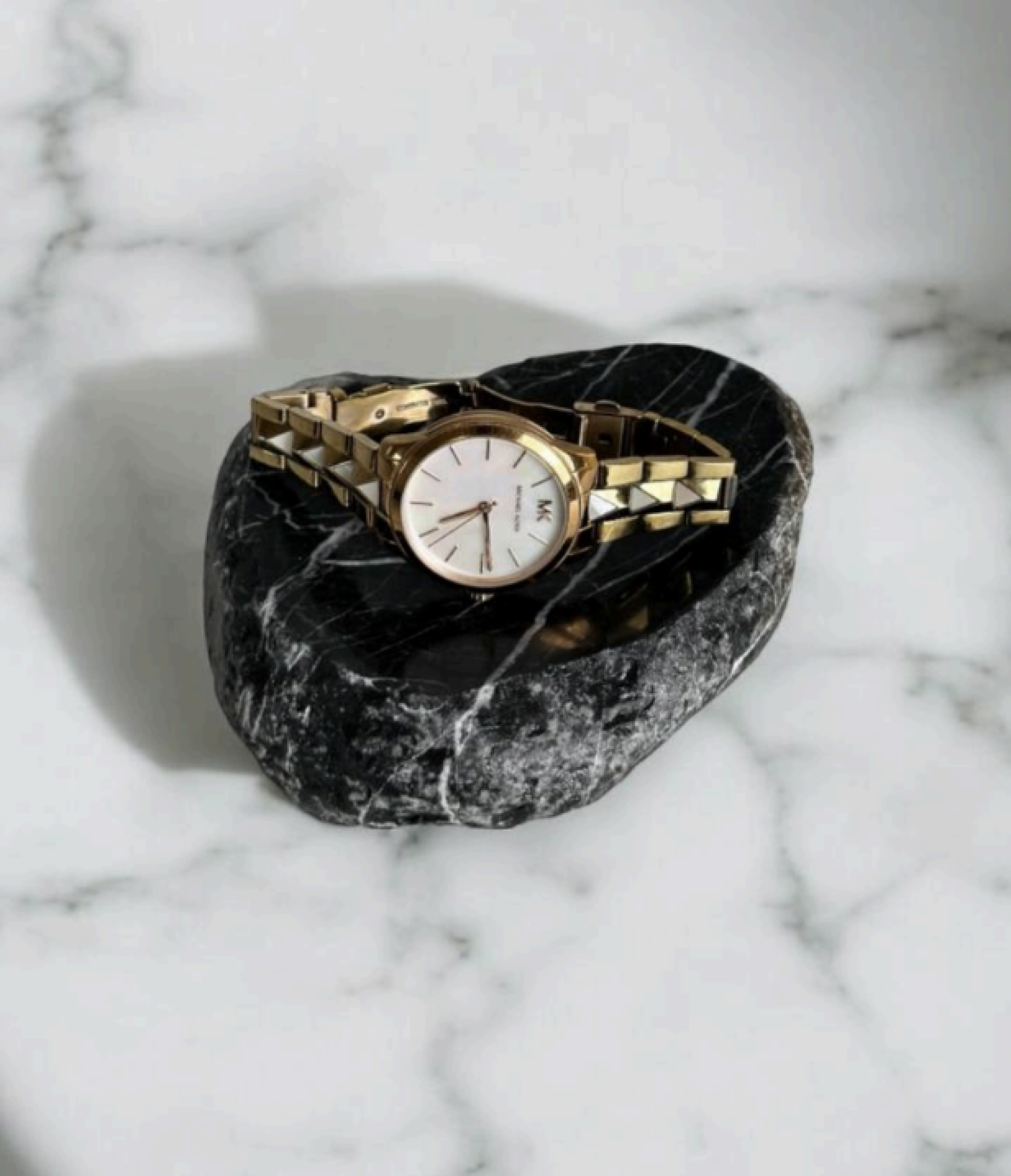 Чорний-мармур-підставка